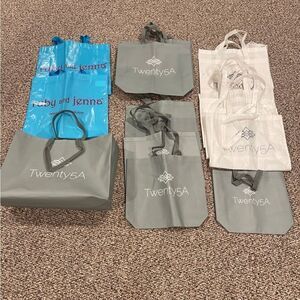 Large Bundle of Boutique (19) Re-Usable Bags!!!